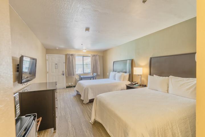 Standard Quadruple Room 2 Queen Beds (23 of 27)