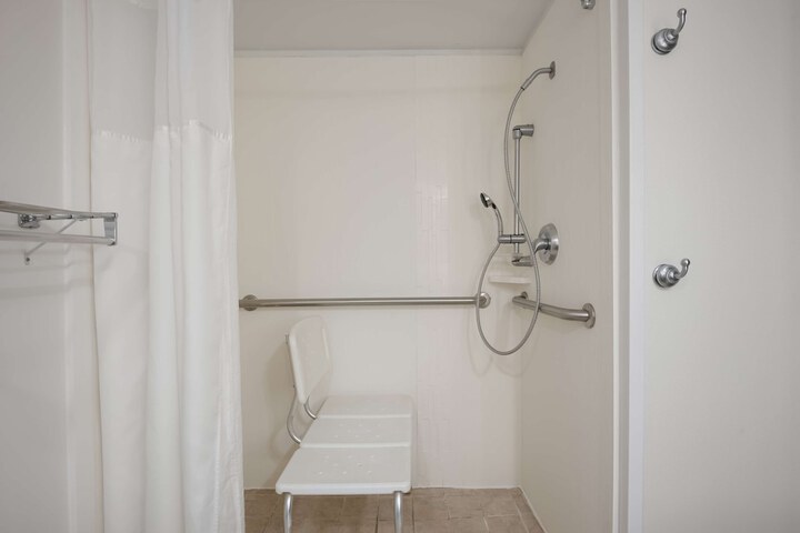 2 Queen Beds Flat Screen Television Microwave and Refrigerator High Speed Internet Accessible Full Breakfast (10 of 12)