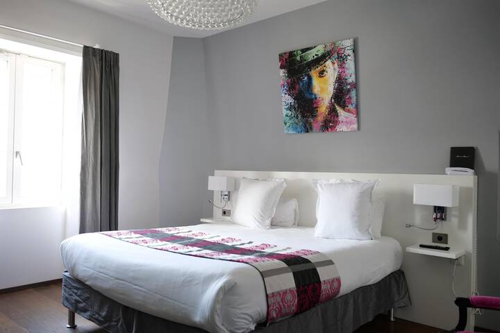 Room 37 of 62