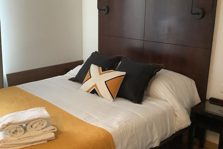 Room 8 of 33