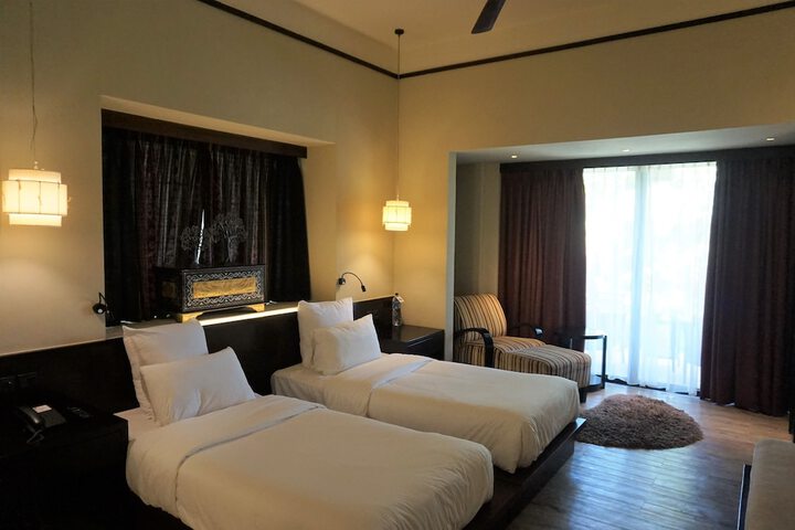 Room 12 of 136