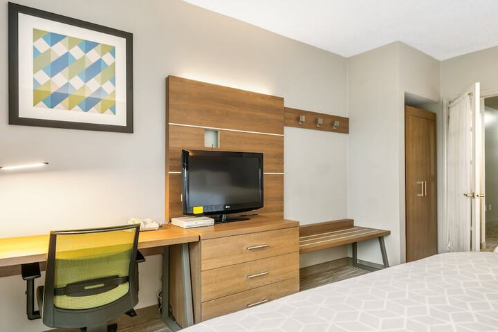 Room 28 of 66