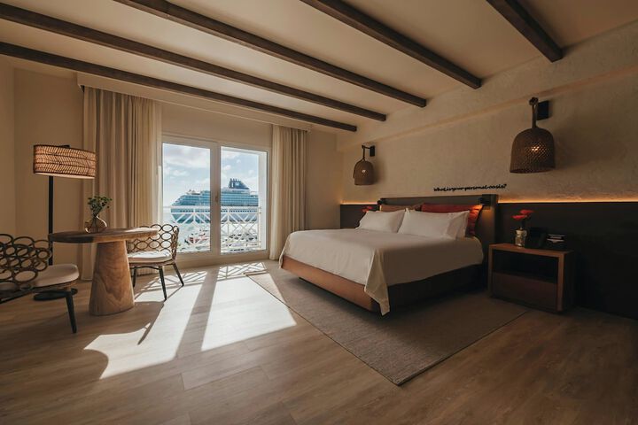 Room 42 of 165