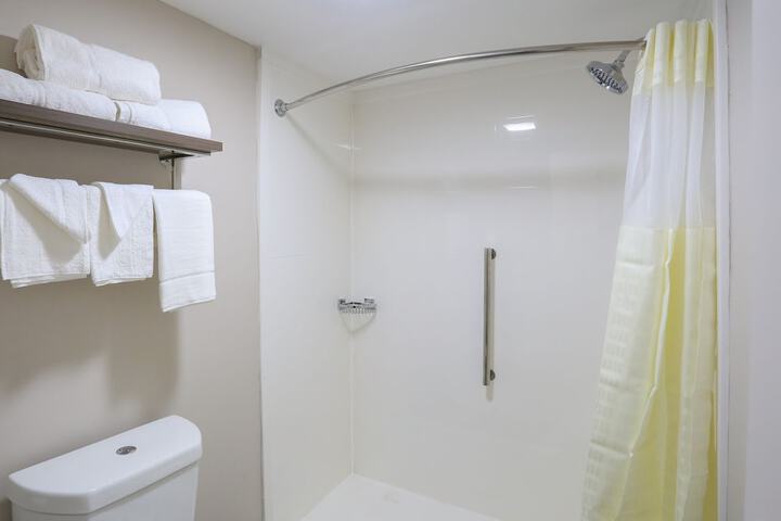 2 Double Beds (1 of 14)