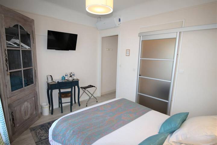 Room 37 of 164