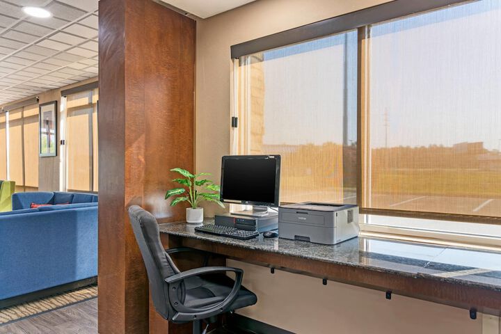 Business Center 44 of 46