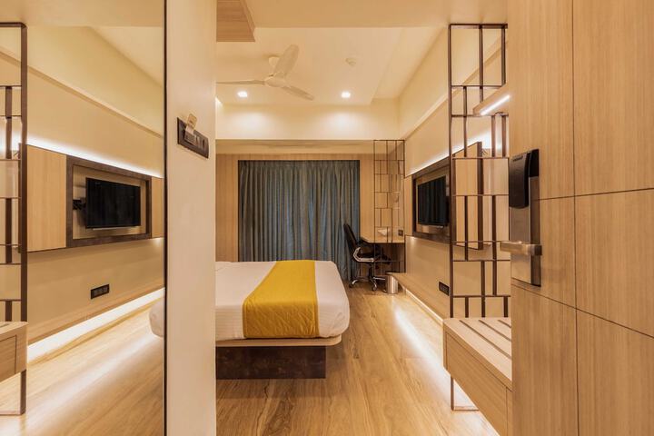 Room 44 of 100