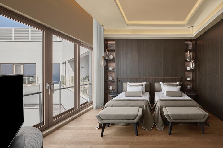 Room 53 of 331