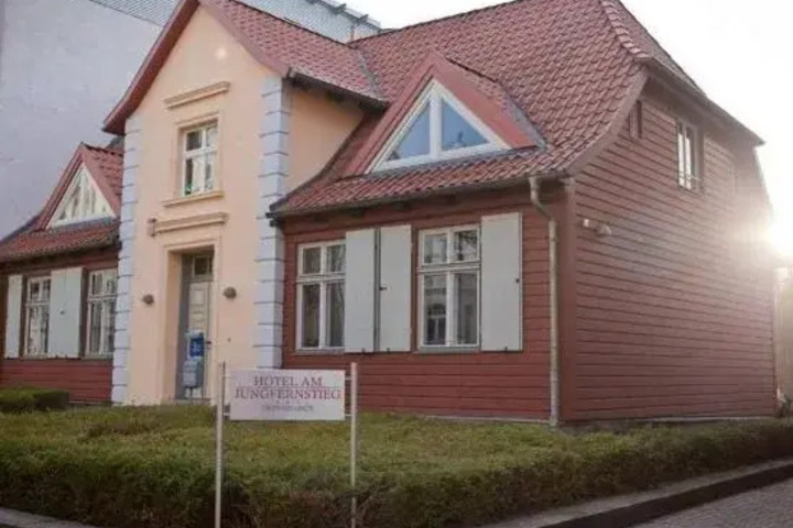 VILLA AM JUNGFERNSTIEG