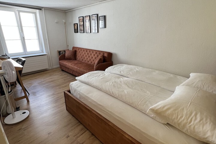 Room 13 of 40