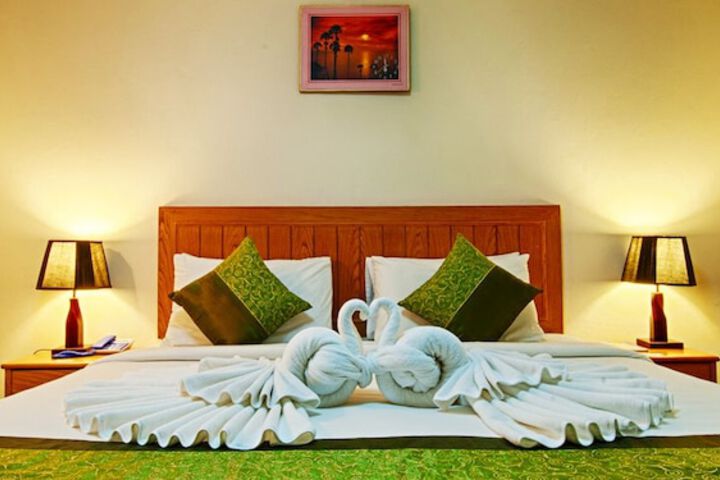 Room 6 of 28