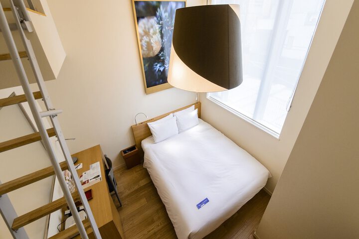 Room 12 of 127