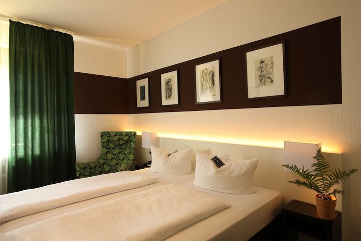 Room 3 of 52