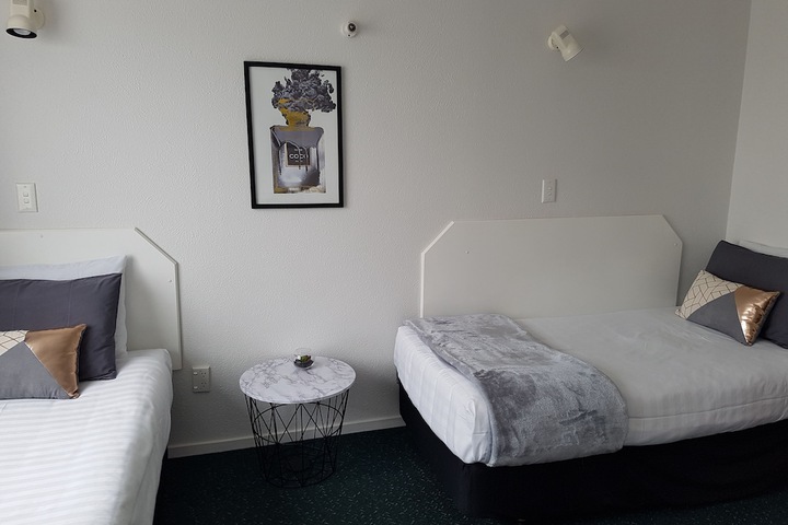 Room 9 of 28