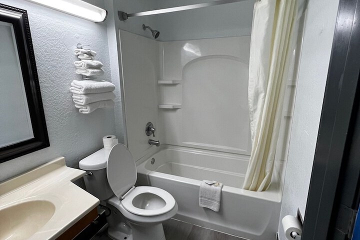 Room 3 of 6