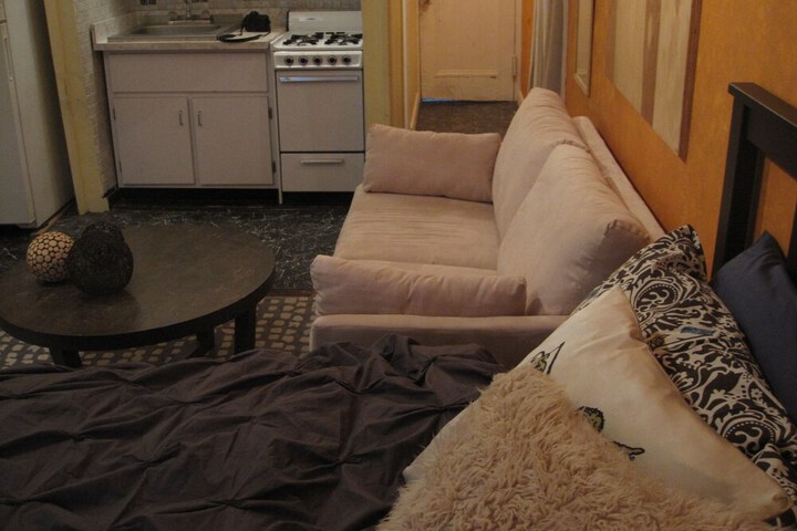 Room 6 of 9