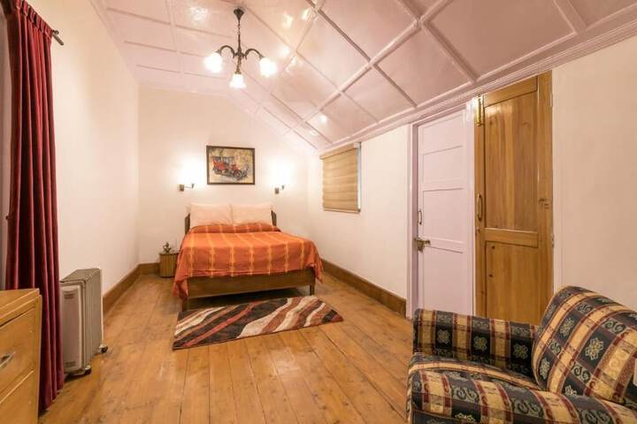 Room 4 of 43