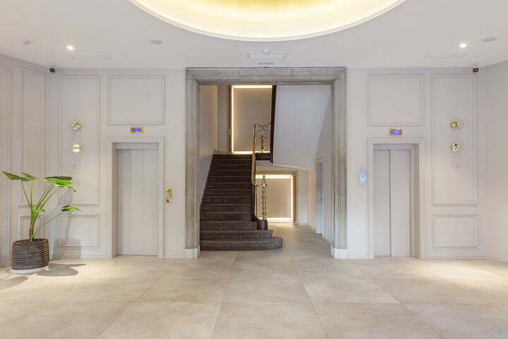 Entrance & Lobby