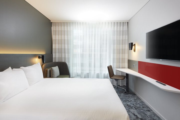 Room 10 of 94