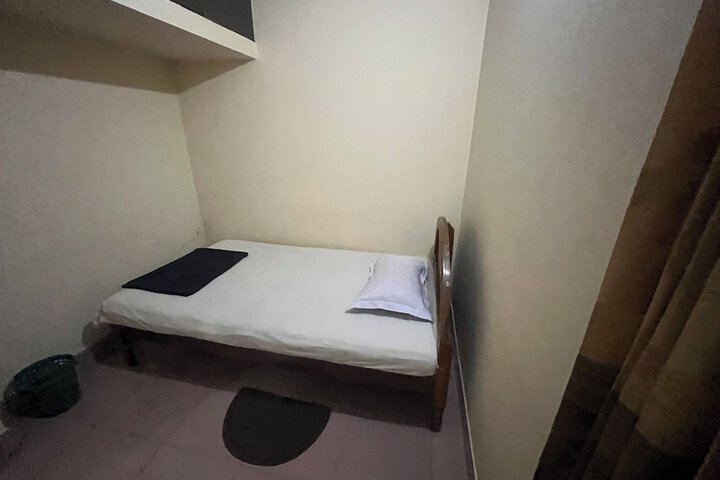 Room 9 of 37