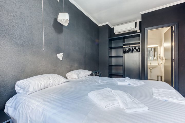Room 8 of 49