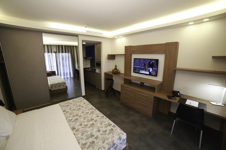 Room 11 of 76