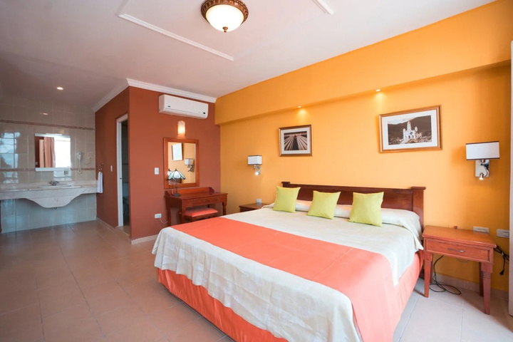 Room 4 of 10