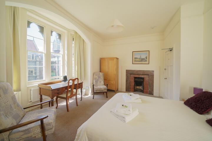 Room 3 of 26