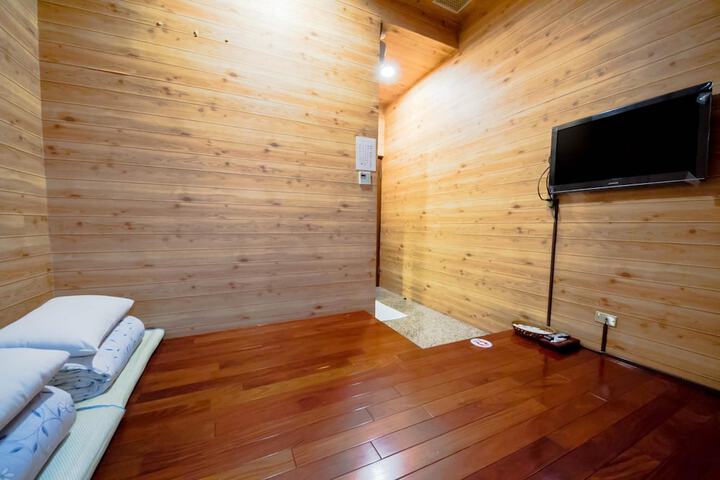 Room 15 of 51