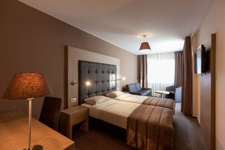 Room 5 of 28