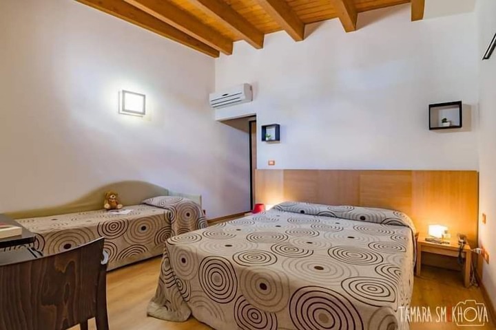 Room 8 of 28