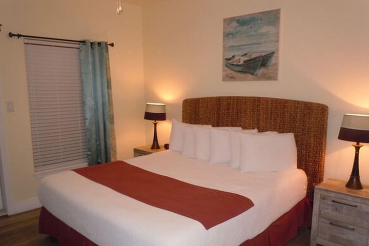 Room 34 of 173