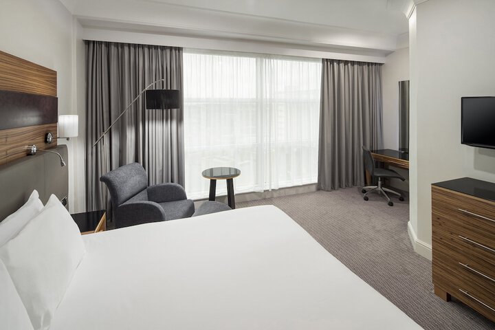 Room 18 of 103