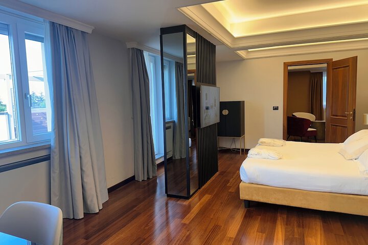 Room 40 of 86