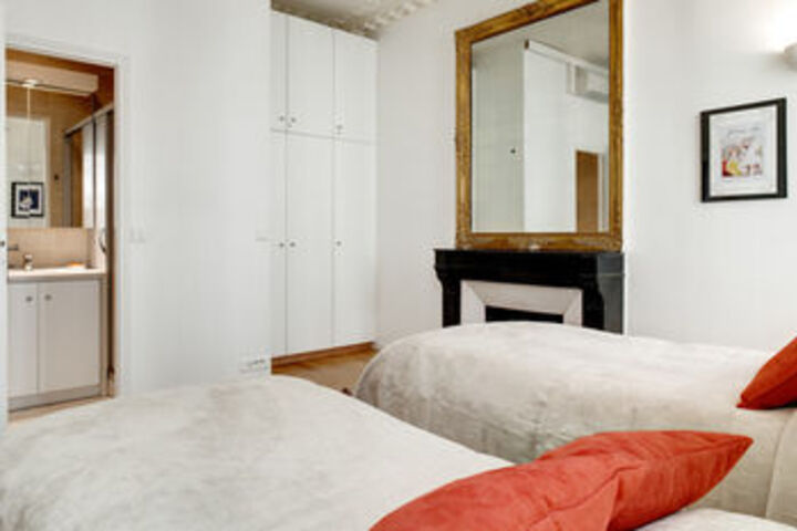 Room 27 of 138