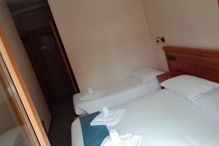 Room 8 of 69
