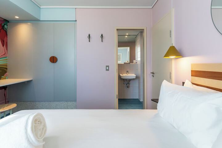 Room 21 of 104