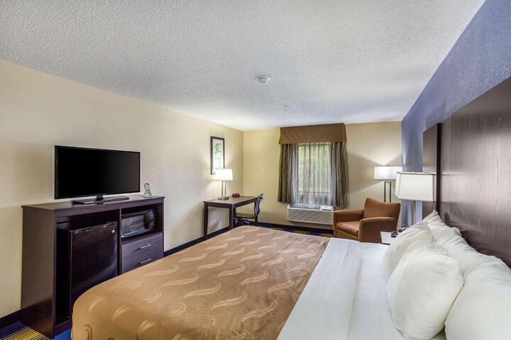 Standard | King Bed (6 of 13)