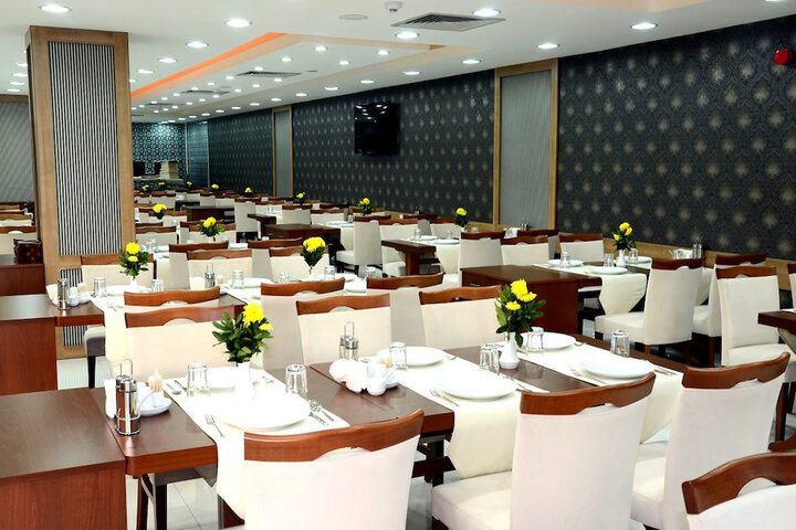 Dining 35 of 62