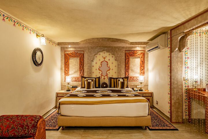 Room 6 of 90