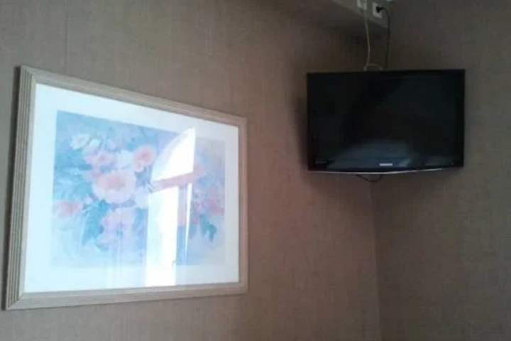 Room 13 of 18