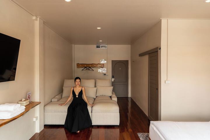 Room 33 of 63