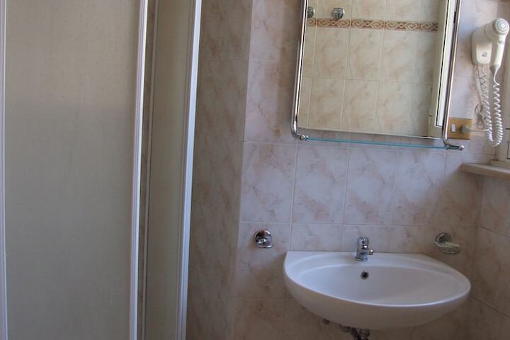 Room 14 of 21