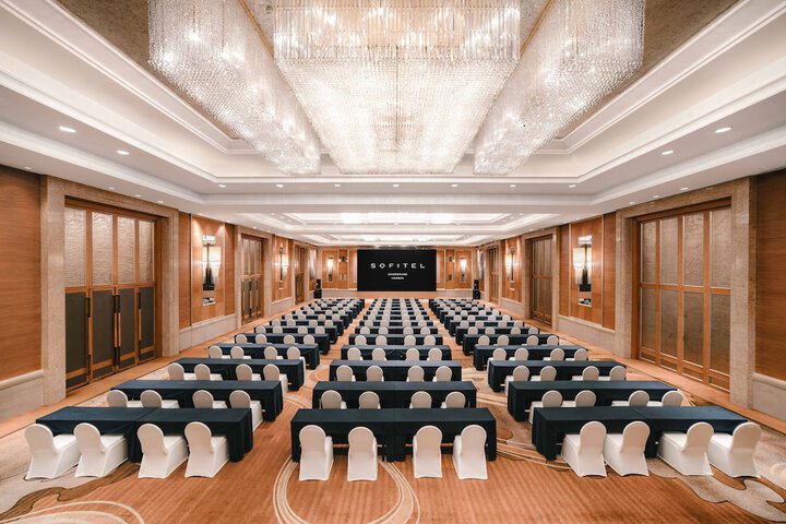 Ballroom/Hall 61 of 70
