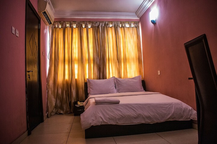 Room 10 of 89