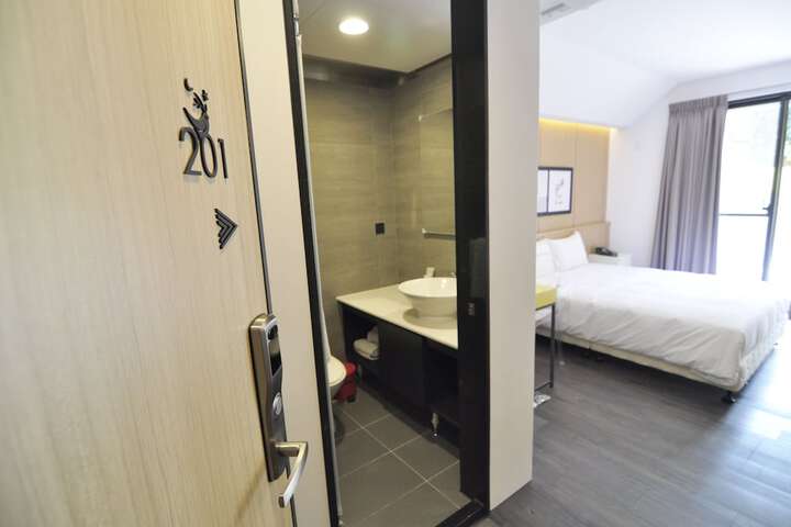 Room 12 of 28