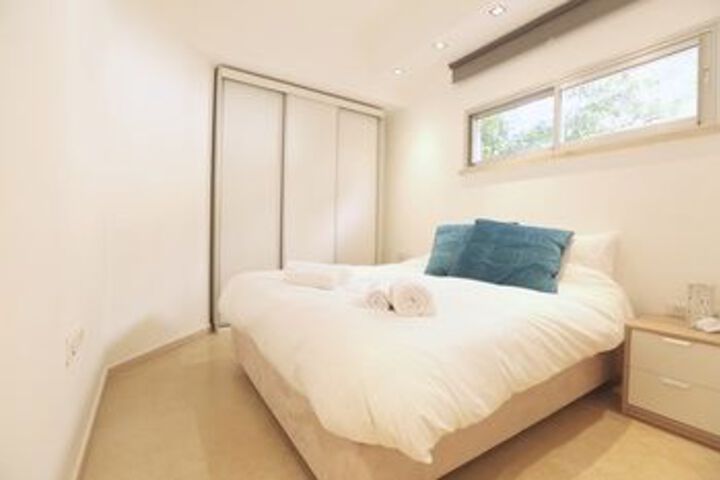 Room 9 of 21