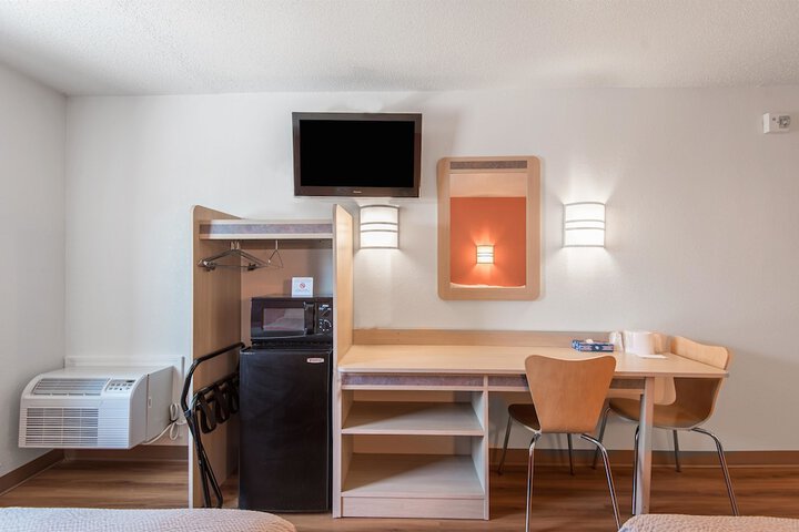 Room 8 of 34