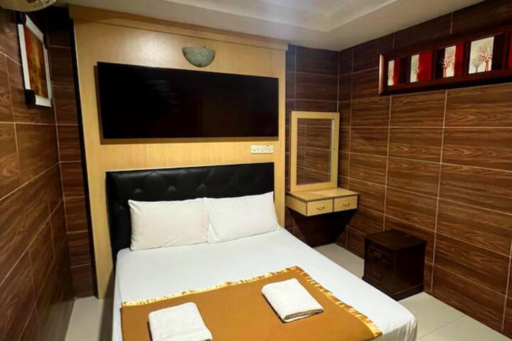 Room 4 of 25