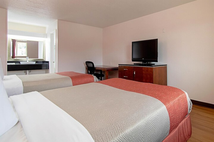 Room 34 of 79